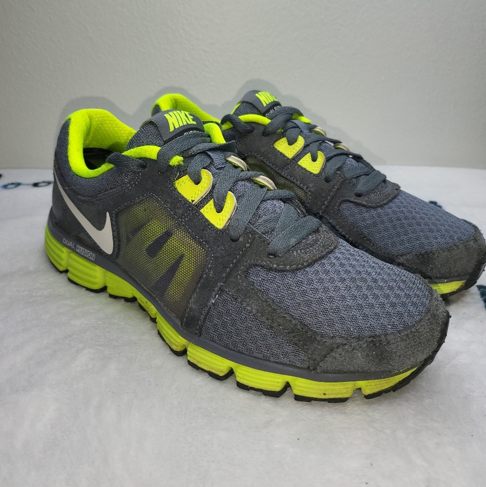 Nike Dual Fusion ST2 Womens Athletic Shoes Size 7.5  Gray Green
